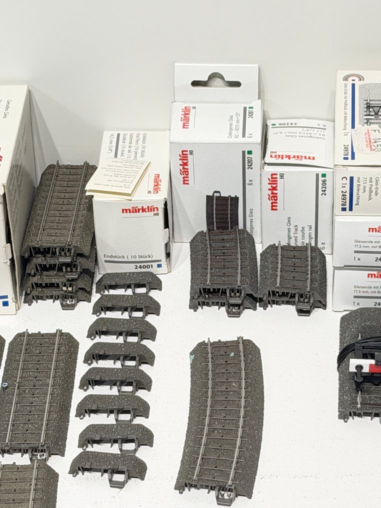 Märklin H0 - 24315,24071,24064,24107,24077,24115,24922,24955,24094,24001,24207,24215 - Model train tracks (50) - C-Rails spacers, bump blocks #4.3