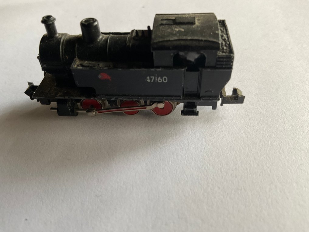 Minitrix N - 47160 - Stoomlocomotief (12) - Locomotief met opschrift 47160, zichtbaar gebruiksslijtage, rode wielvelgen, aandrijving aanwezig - DB #3.2