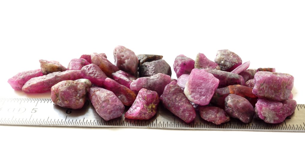 Ruby 175 carats of raw, untreated ruby crystals.- 35.04 g #1.0