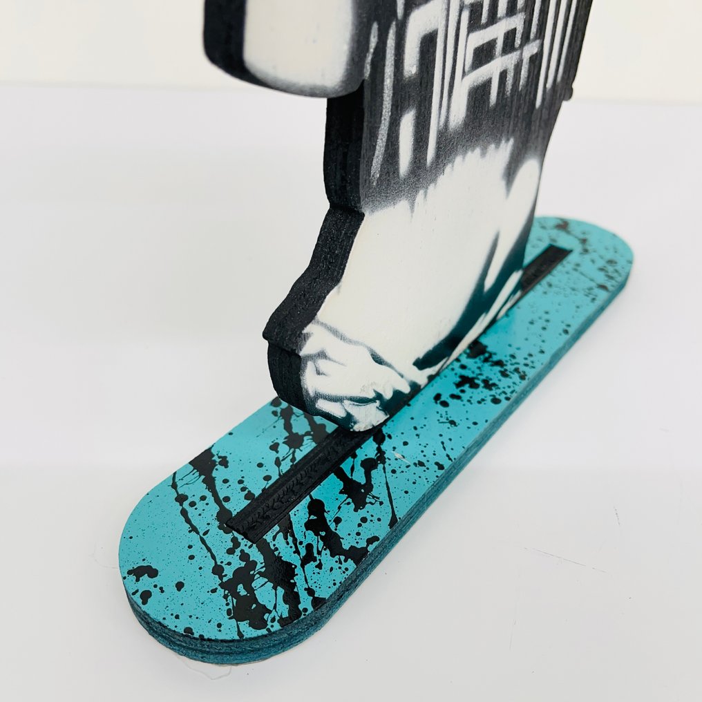 Sinao - Wood Sculpture - Venus in Armor #4.3