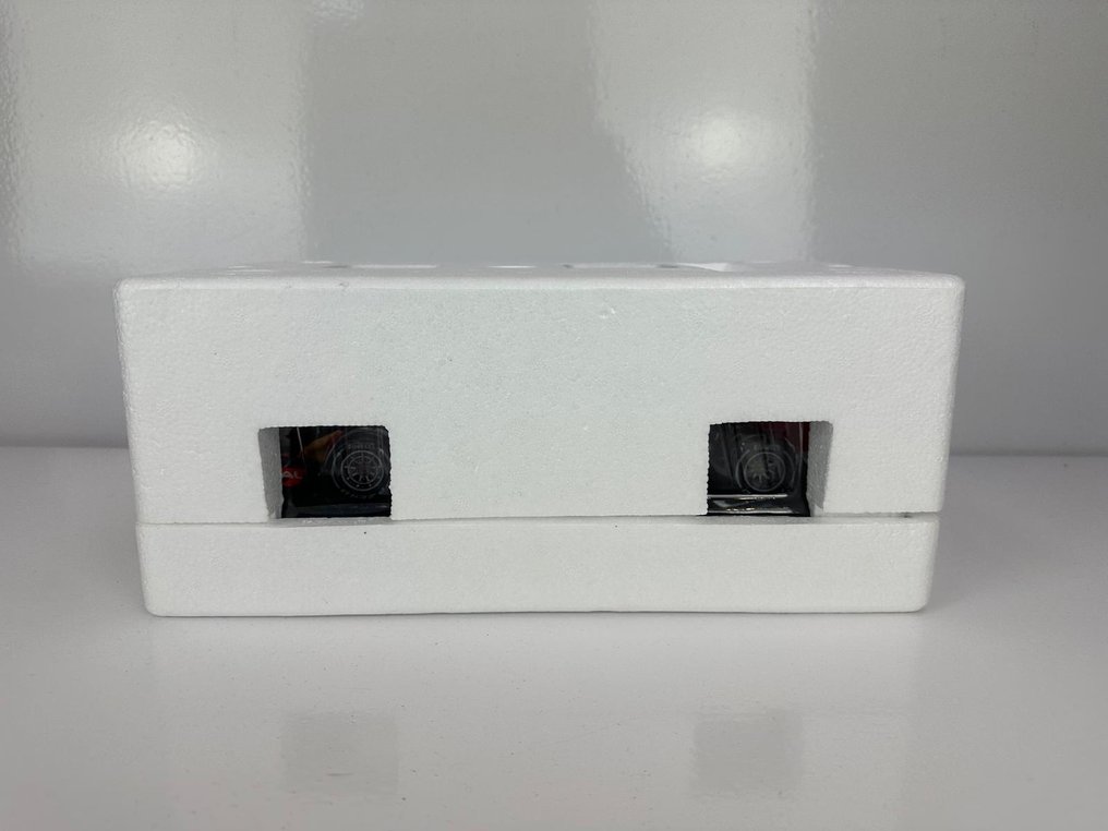 Spark 1:18 - Modelbil - Red Bull Racing TAG Heuer RB12 Winner Spain GP 2016 Max Verstappen #4.3