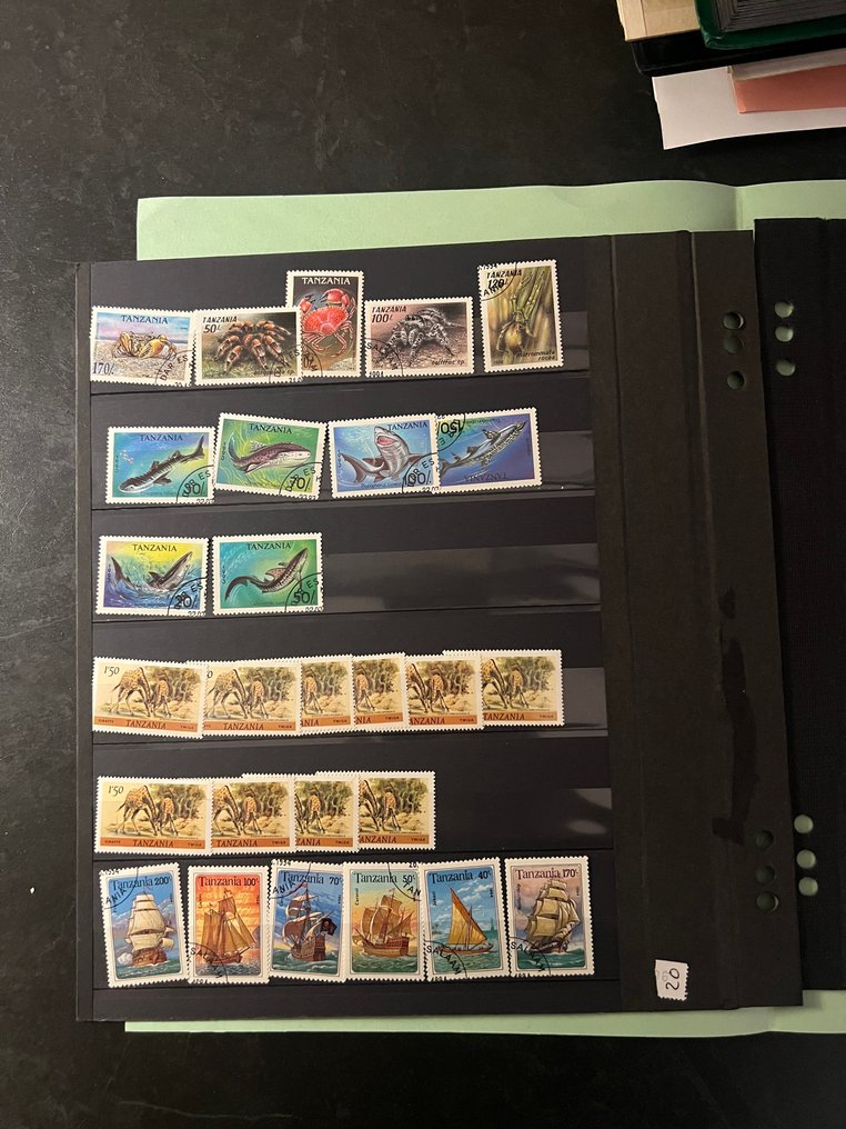 世界  - 来自非洲和南美洲的大量邮票收藏，按国家和主题分类：动物。 - Yves et Tellier #3.2