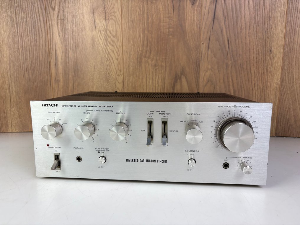 Hitachi - HA-250 Solid state amplifier #3.2