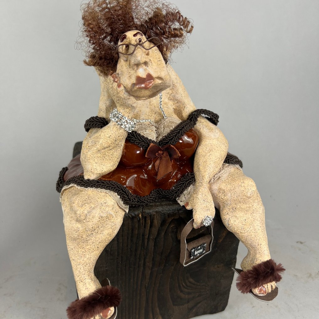 Anna Em - 雕刻, My Lovely Grandma - hand made - 23 cm - 陶瓷 - 2025 #1.0