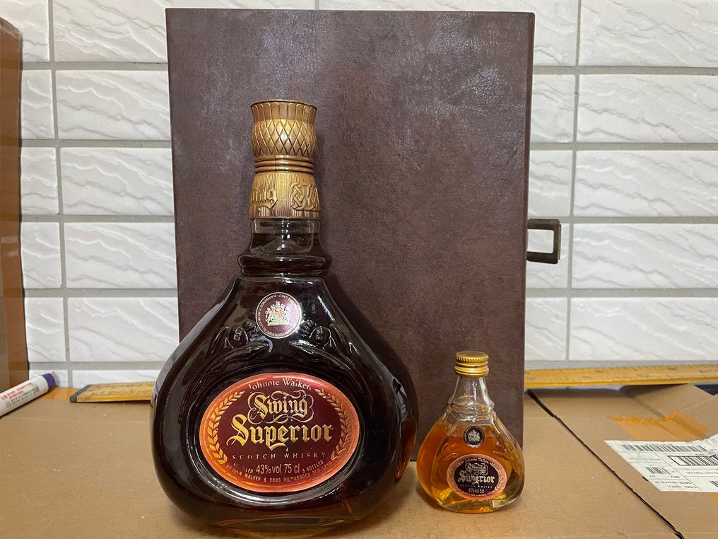 Johnnie Walker Swing Superior - Gift Box with miniature - 5 cl, 75 cl - 2 flasker #1.0