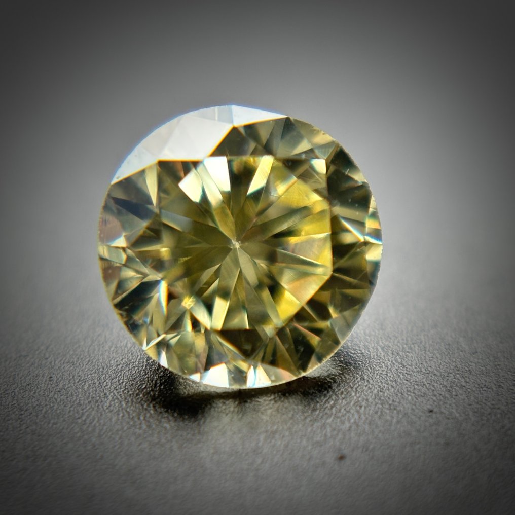 1 pcs Timantti (Luonnonvärinen) - 0.64 ct - Pyöreä - Light Keltainen - VS1 - Antwerpenin jalokivitestauksen laboratorio (ALGT) #1.0