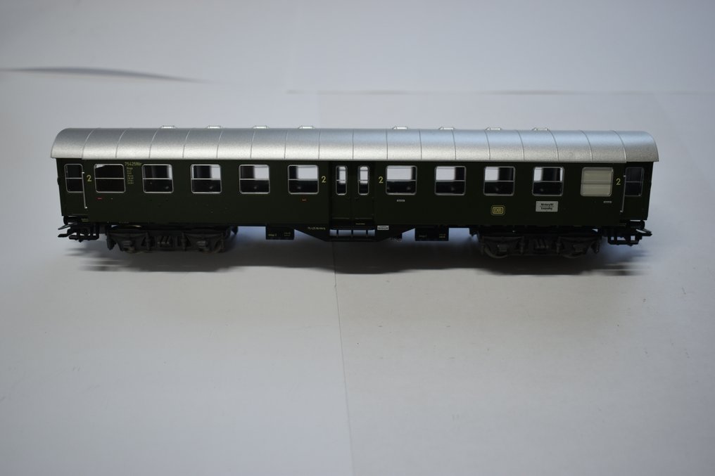 Trix H0 - 23437 - Modeltog passagervogn sæt (1) - Sæt af otte 'Umbauwagen' - DB #2.1