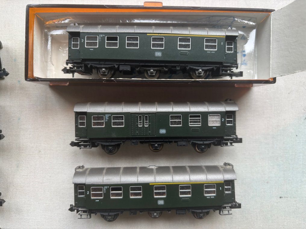 Minitrix, Roco N - Modelltog passasjervogn (7) - 6 forskjellige personer og bagasjerom - DB #1.0