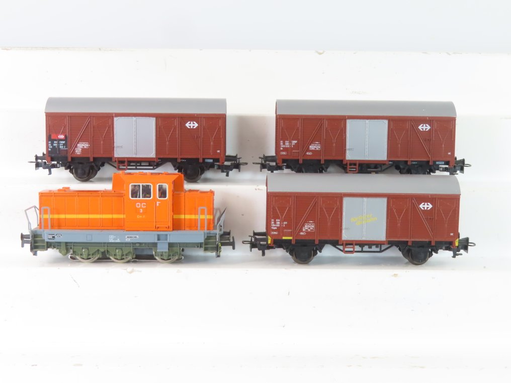 Märklin H0 - 2847 - Set tren (1) - Set de 4 deligii cu locomotivă Henschel Em 3/3 și 3 vagoane închise cu semnal de închidere 1x. - SBB #1.0