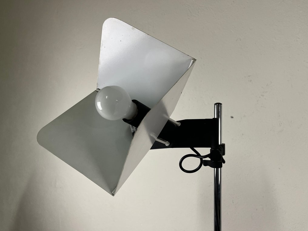 Stilnovo - Joe Colombo - Lamp (2) - Triedro - Metaal, Chroom, Staal #4.3