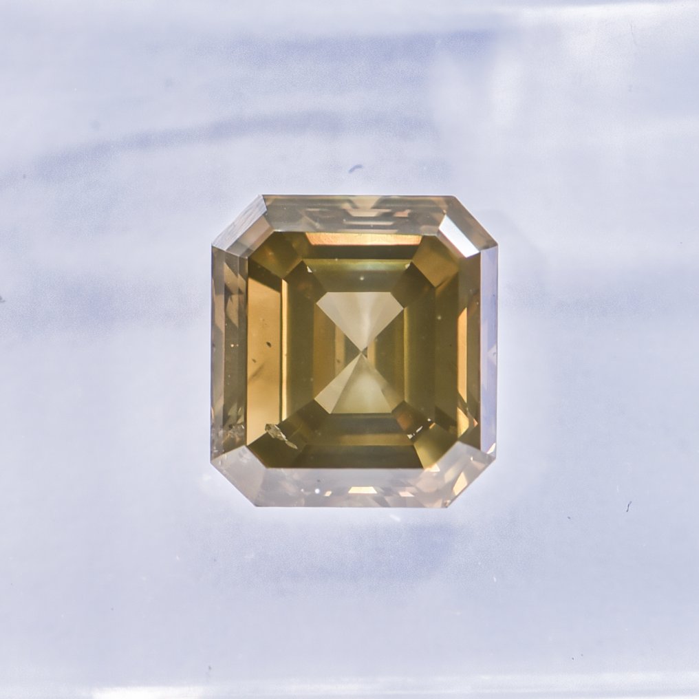 沒有保留價 - 1 pcs 鑽石  (天然彩色)  - 1.56 ct - 祖母綠形 - Fancy deep 淡綠色, 淡褐色 黃色 - SI1 - 國際寶石學院（International Gemological Institute (IGI)） - VG VG #2.1