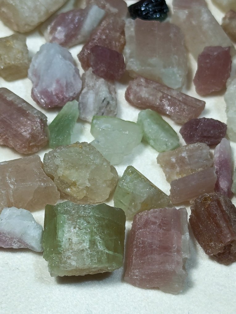 394 ct - Lot of Natural Tourmaline Crystals, Pink and Green from Brazil Rough - Height: 28 mm - Width: 6 mm- 78.8 g - (52) #1.0