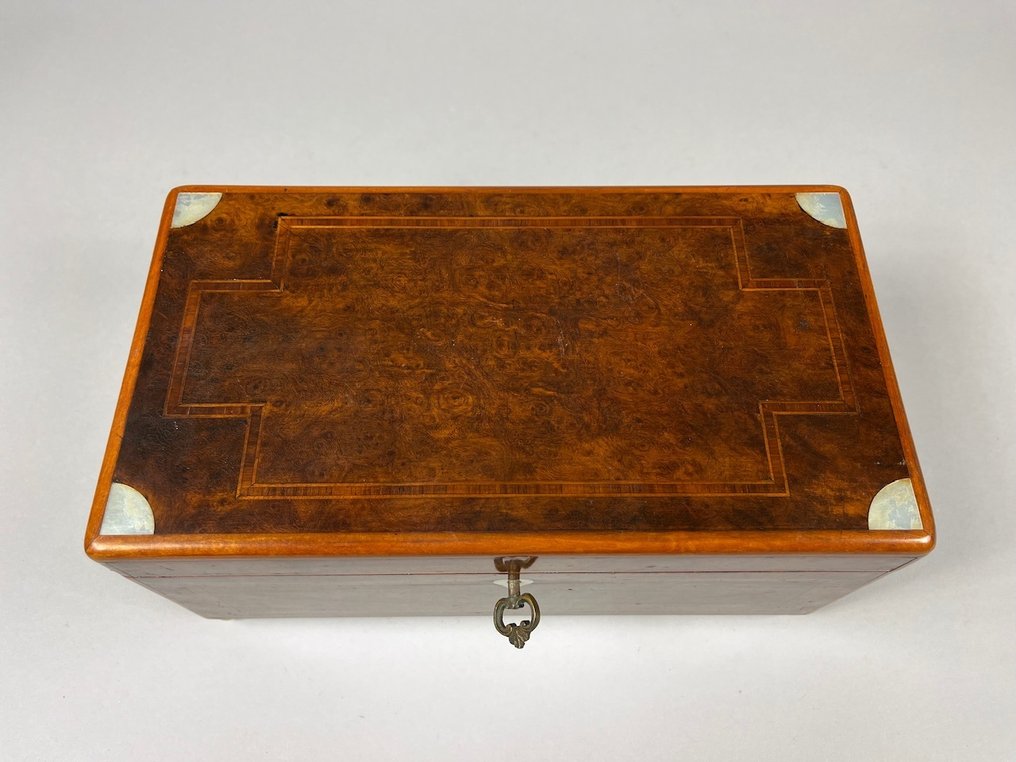 Ékszeresdoboz - Burr dió, Tulipánfa #2.1