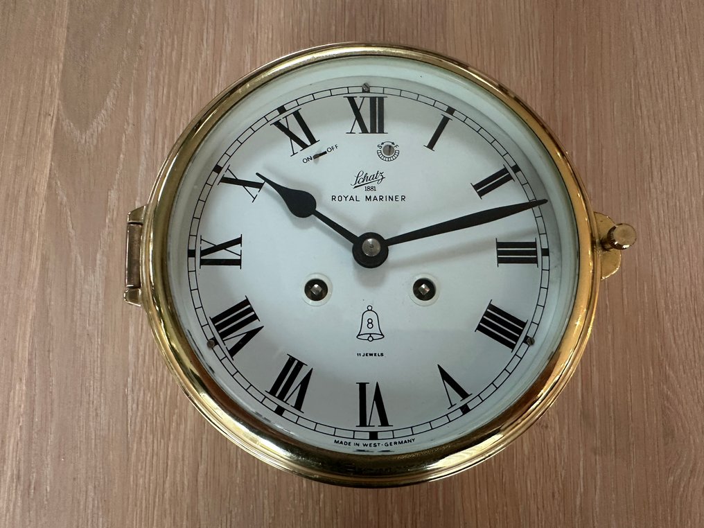 Scheepsklok - Schatz, for repair - Vintage - Gelakt messing. Klok in uitstekende staat, de klanken werken; messing behuizing is gebarsten en moet - pre-1992 #1.0