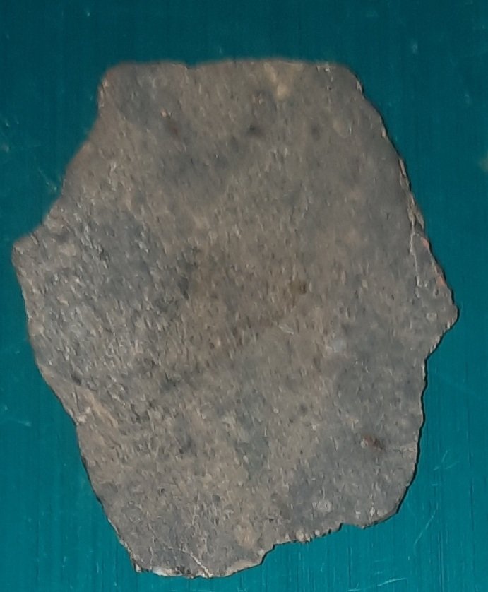 Eucrite Kénadsa 002 - meteorit HED achondrit (Eucrite, kumulátum) - Magasság: 40 cm - Szélesség: 31 cm - 9.6 g - (1) #3.2