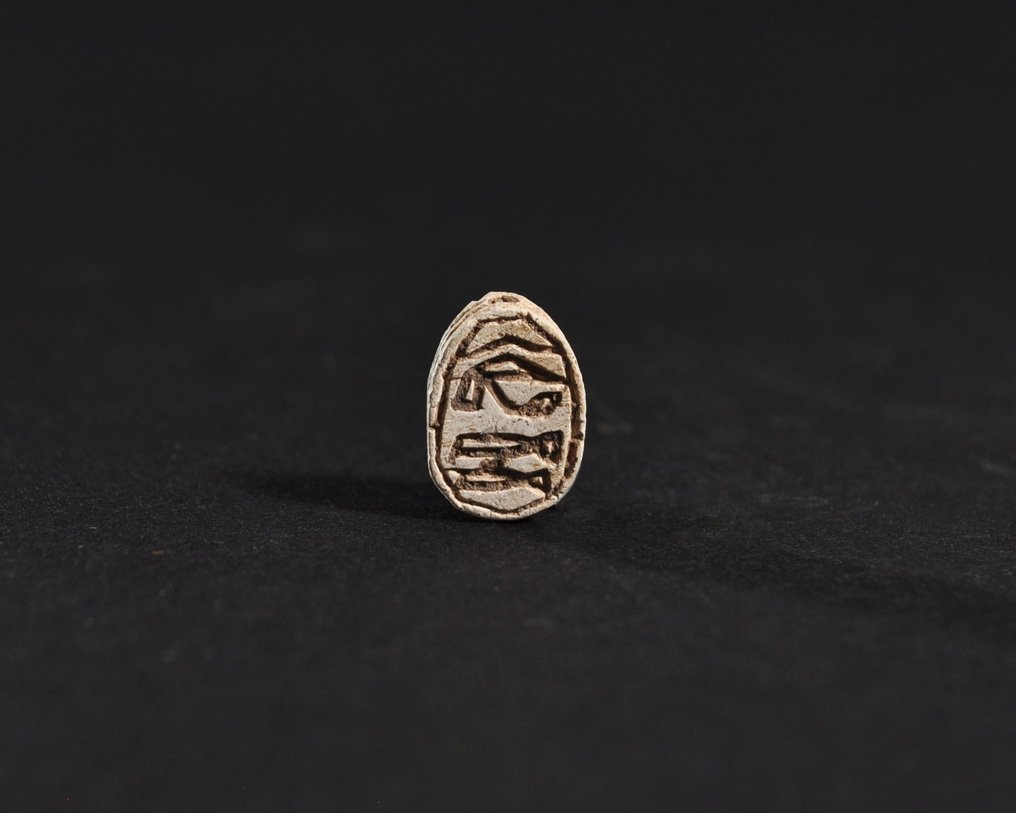 Ancient Egypt, Second Intermediate Period Faience Scarab - 11.9 mm (No reserve price) #3.2