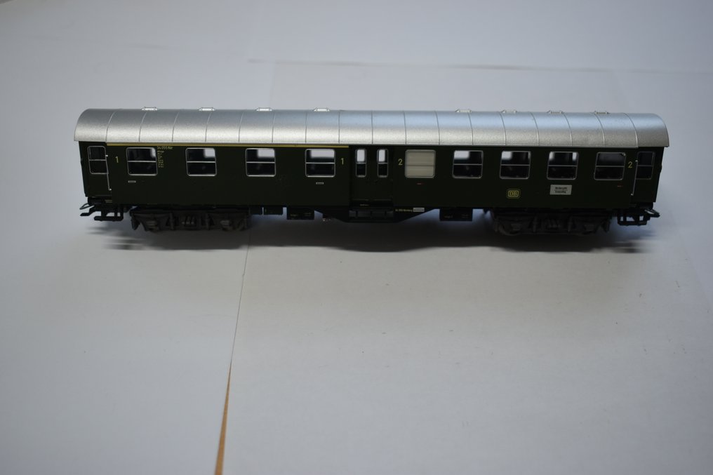 Trix H0 - 23437 - Modeltog passagervogn sæt (1) - Sæt af otte 'Umbauwagen' - DB #4.3