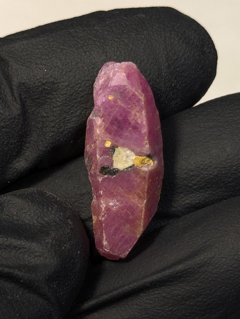 700 καρατίων - Όμορφη συλλογή κορουνδούμ με παραλλαγή Ruby, ακατέργαστο από τη Βραζιλία, φυσικό Τραχύς - Ύψος: 25 mm - Πλάτος: 10 mm- 140 g - (47) #3.2