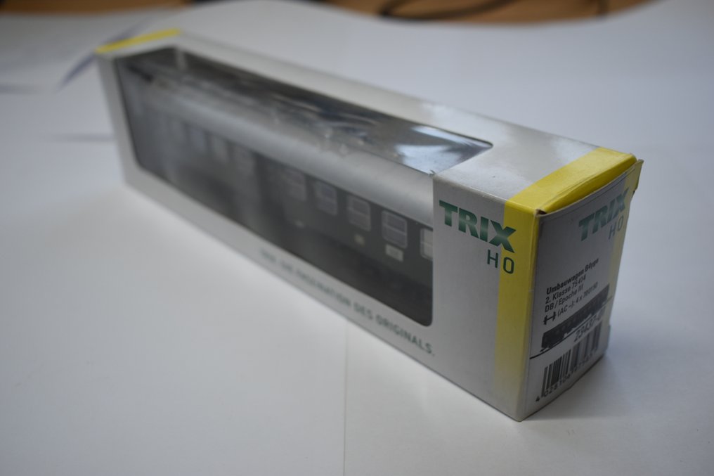 Trix H0 - 23437 - Modeltog passagervogn sæt (1) - Sæt af otte 'Umbauwagen' - DB #3.2