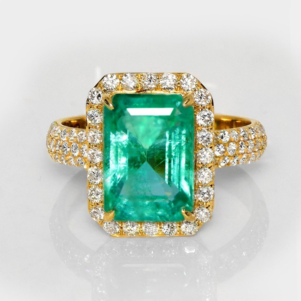 Utan reservationspris - Ring - 14 kt Vittguld, IGI 4,04 ct Zambia Intensiv Grön - 4.79ct. tw. Smaragd - Diamant #1.0