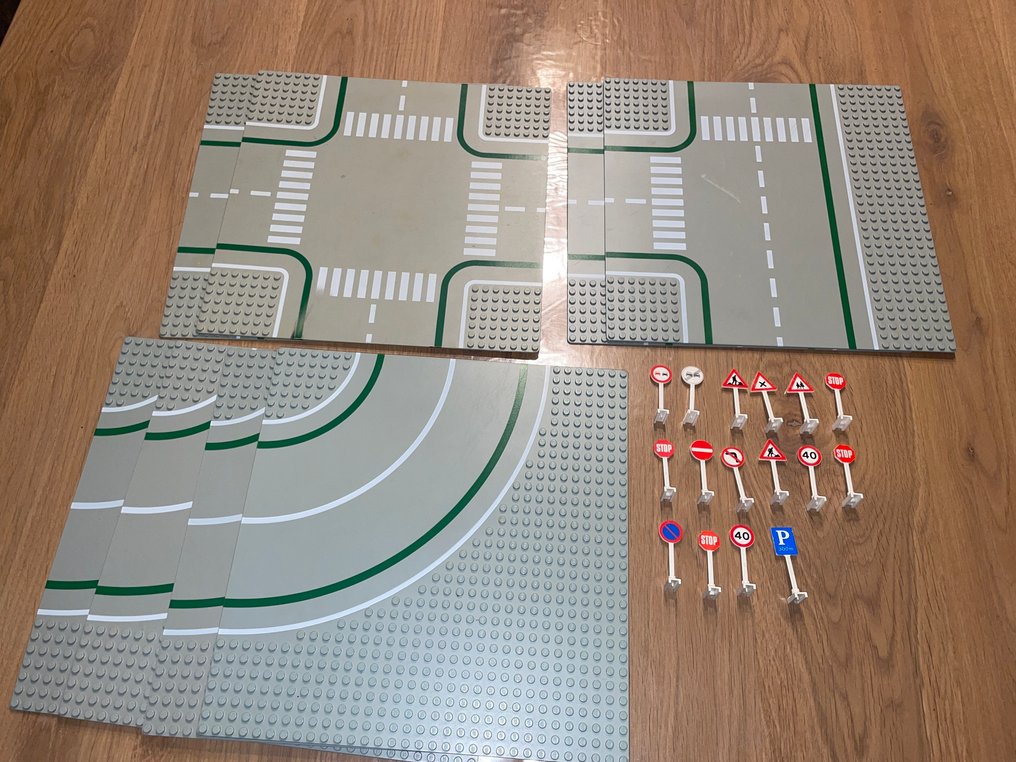 Lego Bundplader - Classic Town - Grondplaten+verkeersborden #1.0