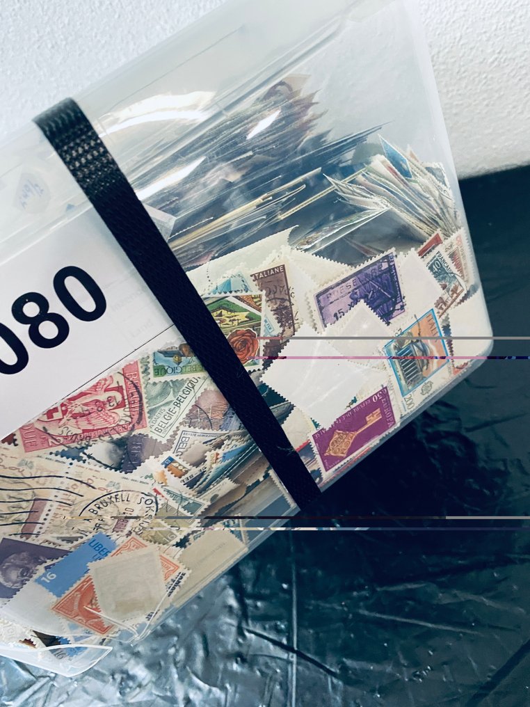 Wereld - Grote Partij postzegels LOS in Plasticbox gewicht 3,0 kg #3.2