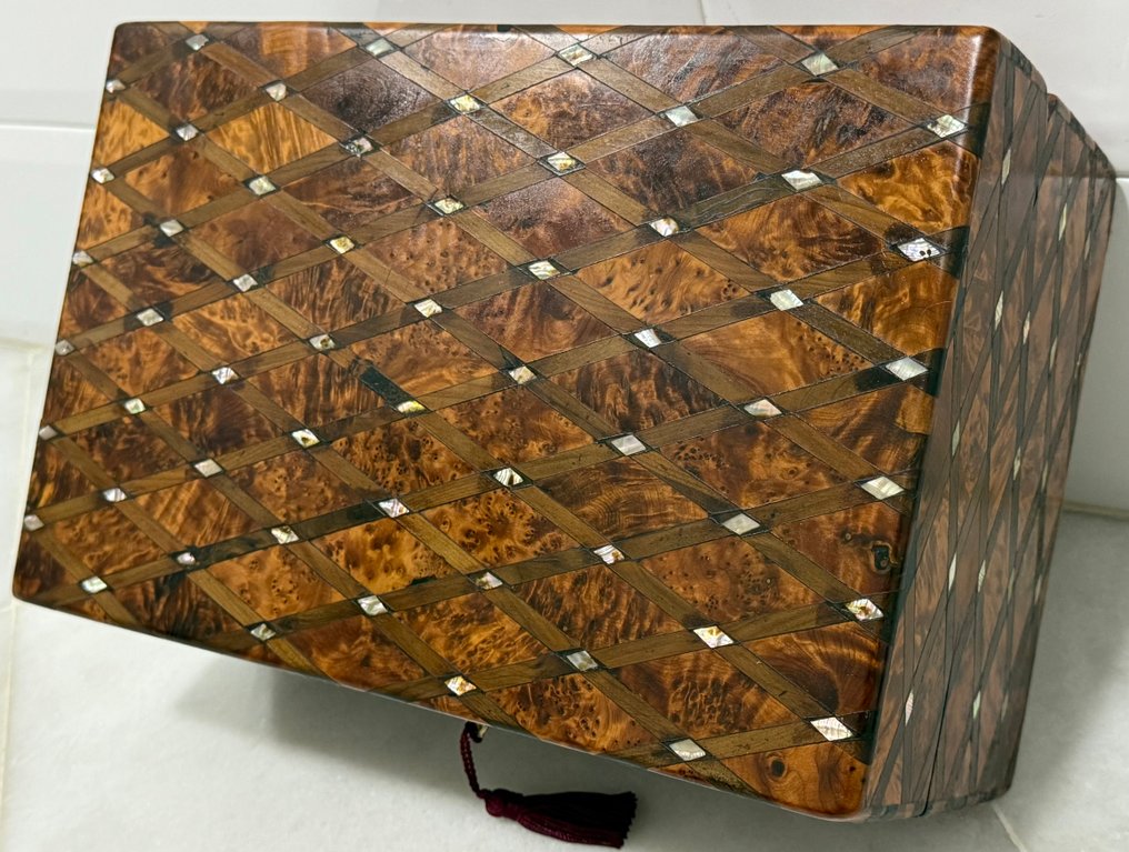 Láda - Királyfa, Tuja, Szaténfa #2.1