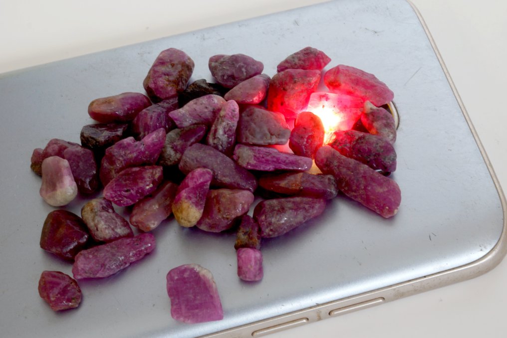 Ruby 175 carats of raw, untreated ruby crystals.- 35.04 g #3.2