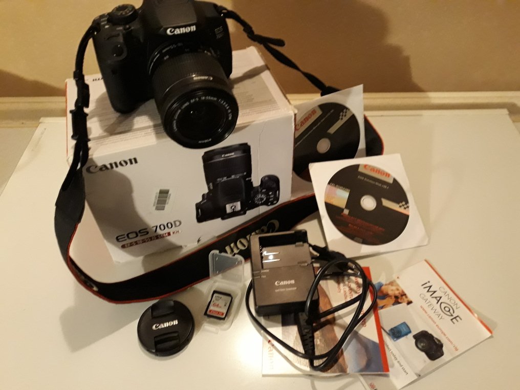 Canon EOS 700D + EF-S 18-55 IS STM Cameră reflex digitală (DSLR) #1.0