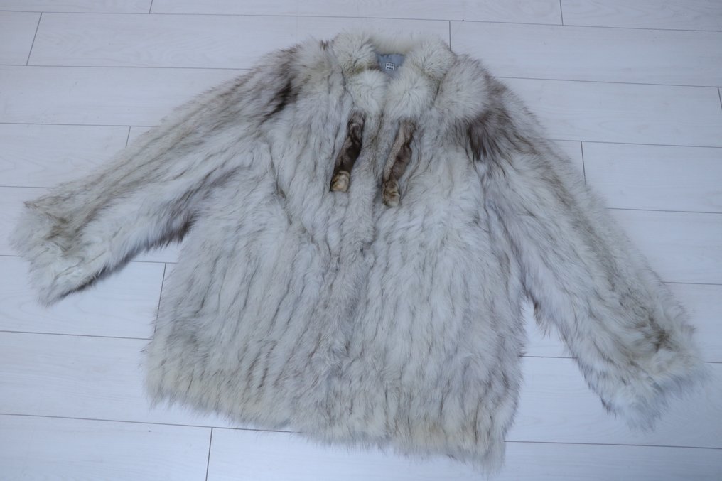 Saga Furs - 皮毛大衣 #1.0