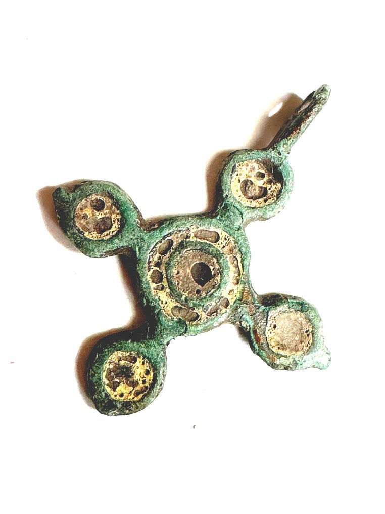 Βυζαντινή Μπρούντζος Cross pendant, με σμάλτο (2 χρώματα), όμορφη πατίνα – 10ος–11ος αιώνας μ.Χ. - 33 mm  (χωρίς τιμή ασφαλείας) #2.1