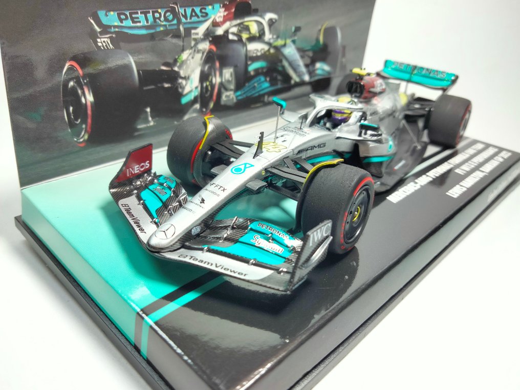 Minichamps 1:43 - Modelracerbil - Mercedes-AMG F1 W13 E Performance #44 - Lewis Hamilton (2022) - Begrænset udgave: 1 af 333 stk. #1.0