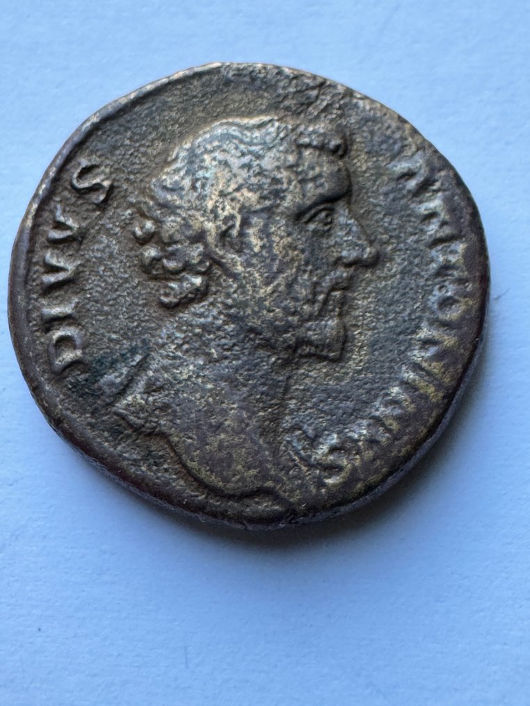 Ρωμαϊκή Αυτοκρατορία. Antoninus Pius (AD 138-161). Sestertius Roma, 161 d.C., bajo Marcos Aurelio y Lucio Vero - DIVVS PIO, columna #1.0