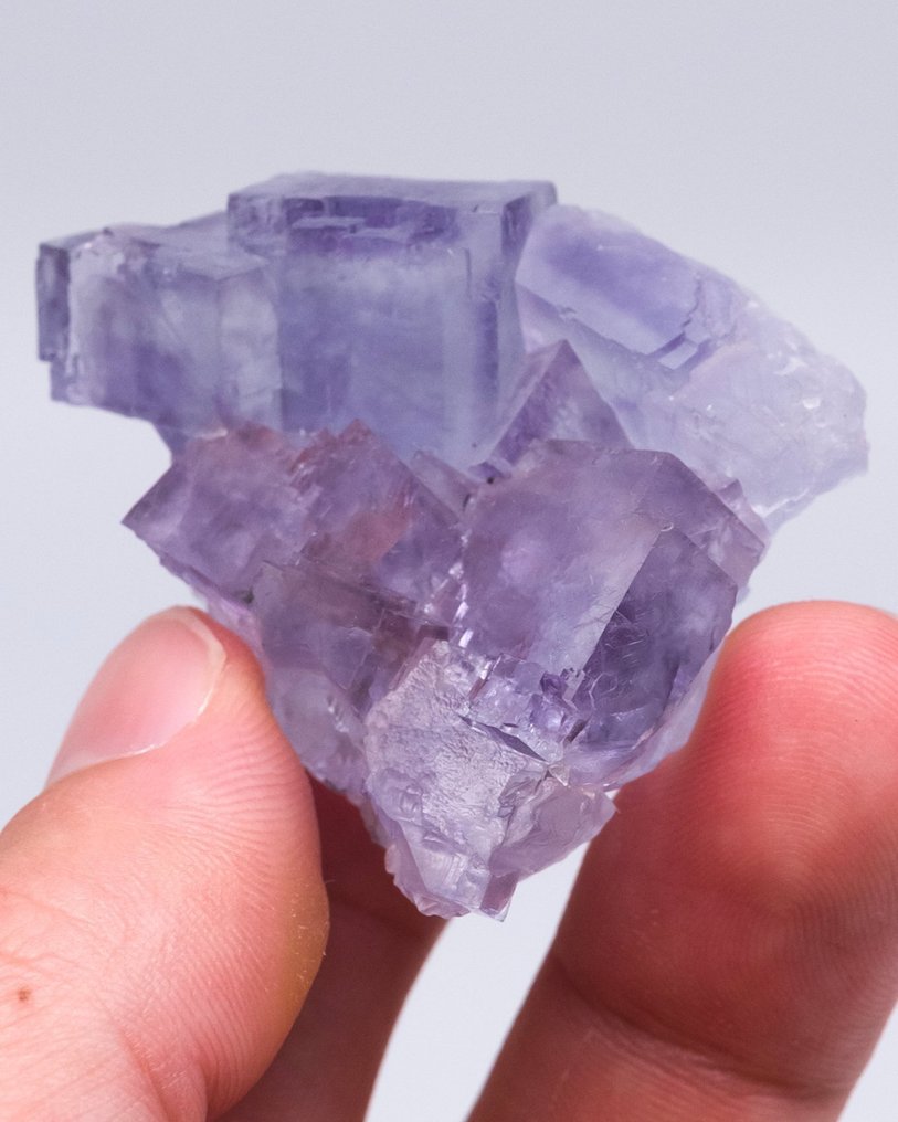 Fluorita morada con zonas sin matriz - Altura: 4.6 cm - Ancho: 4.3 cm- 46 g - (1) #3.2