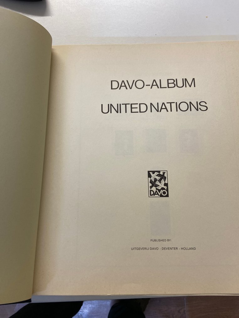 世界 1970/2000 - 联合国Davo邮票集，里面装满了几枚邮票。 #4.3