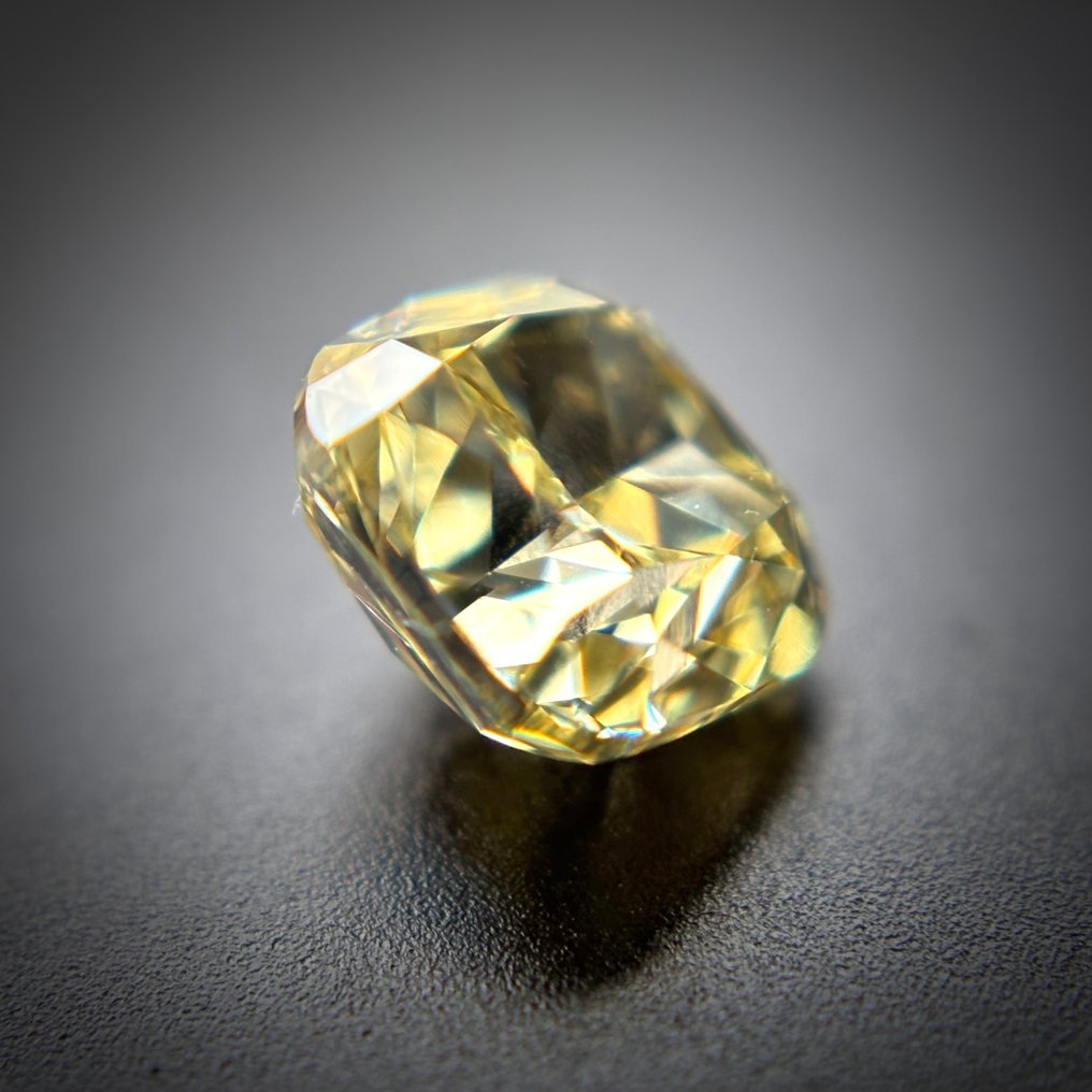 1 pcs Diamond (Natural coloured) - 0.58 ct - Cushion - Fancy intense Greenish, Brownish Yellow - VS1 - Antwerp Laboratory for Gemstone Testing (ALGT) #3.2