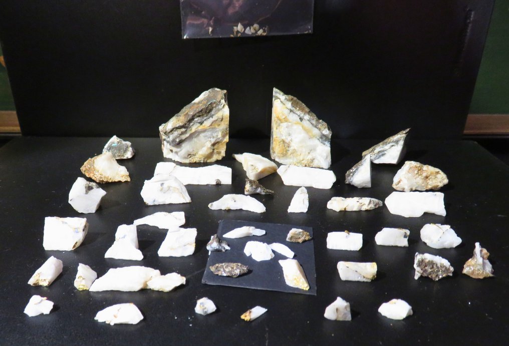 Gold Kristalle auf Muttergestein- 200 g - (44) #1.0