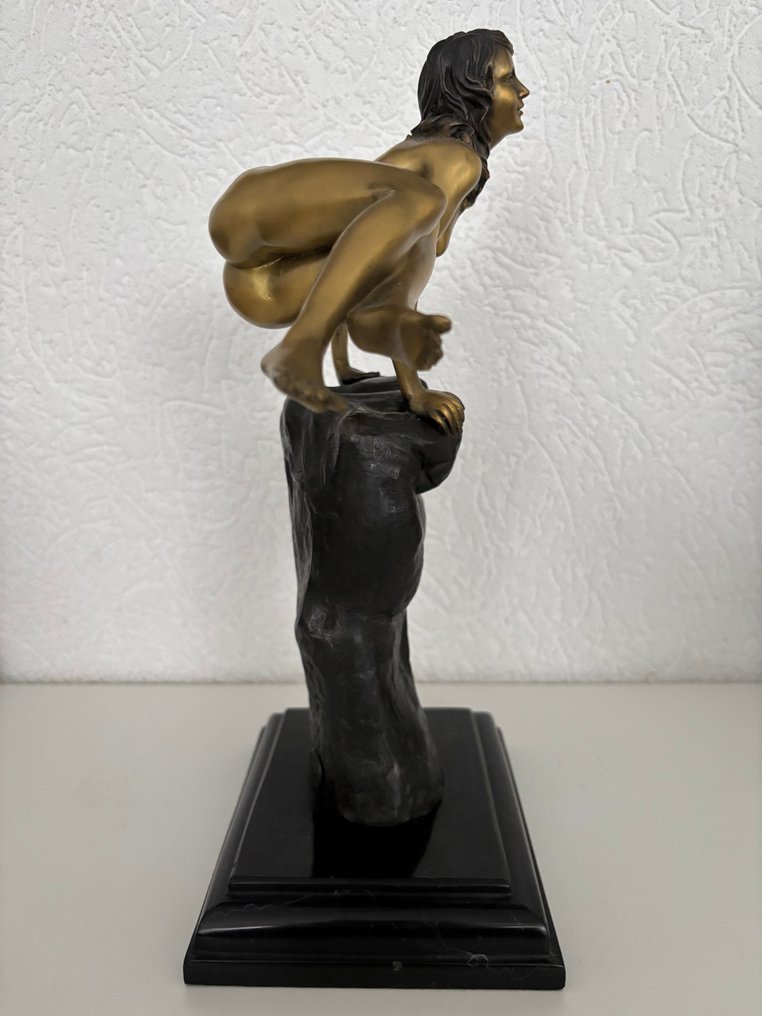 J.B. Deposee - Juno - Rzeźba, Dynamic pose - 31 cm - Brązowy, Marmur #3.2