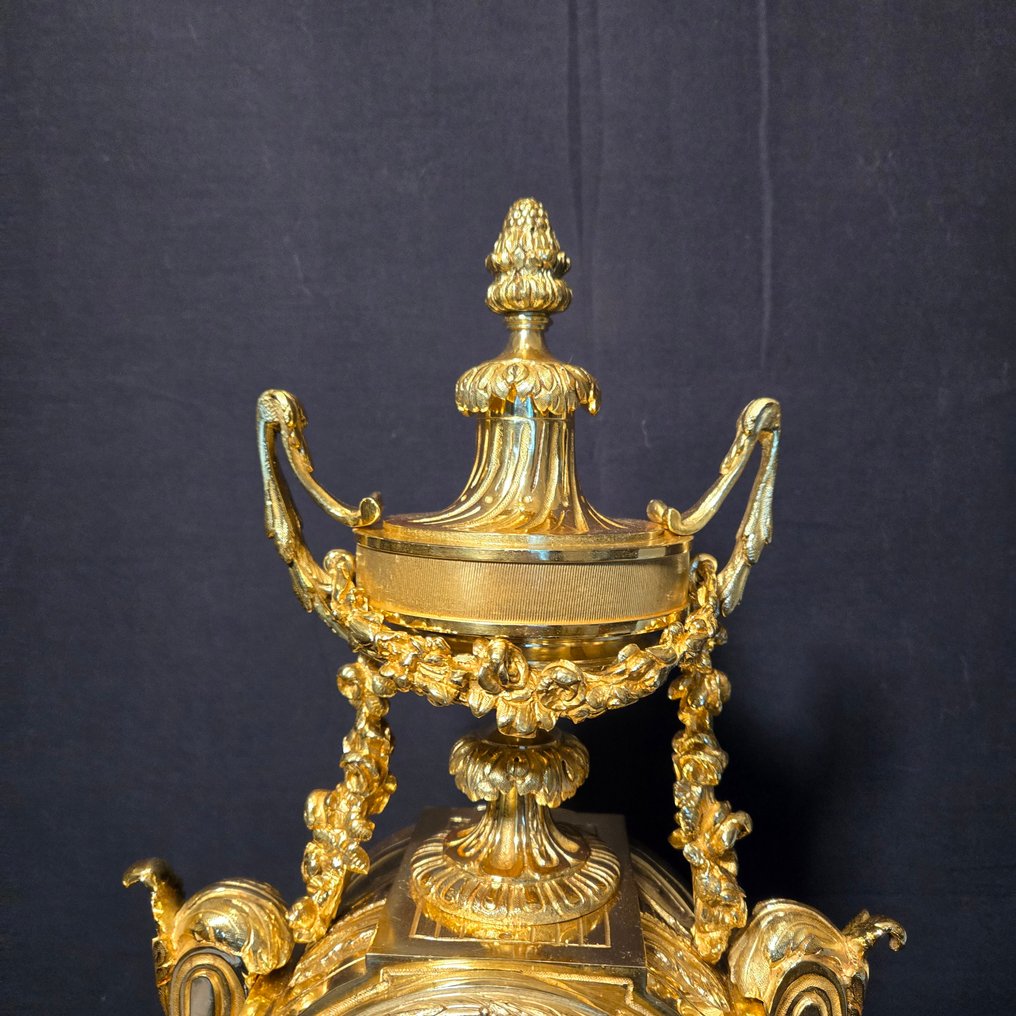 Table clock - - Gilt bronze - ca. 1880 - Polished to top condition #2.1