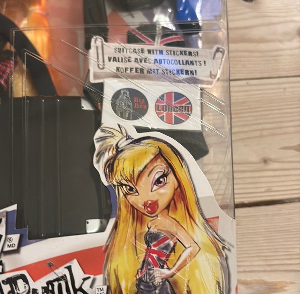 MGA Entertainment - Doll Bratz Pretty ‘N’ Punk – Cloe - 2000-2010 #4.3