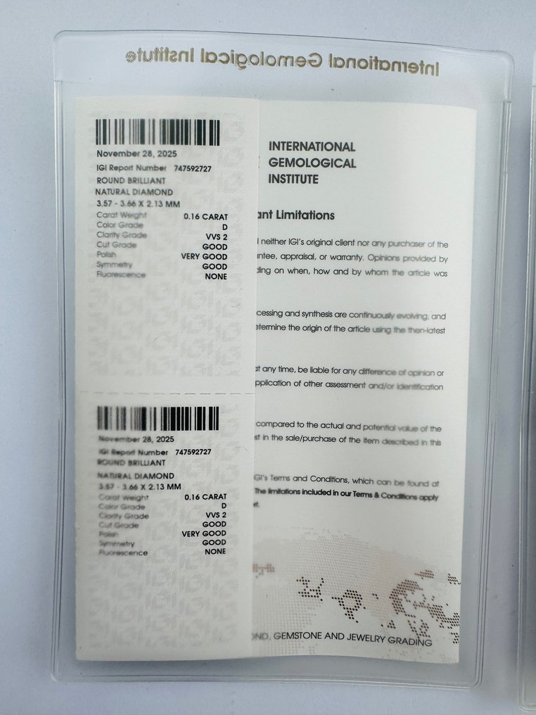 Ingen reservasjonspris - 2 pcs Diamant  (Naturlig)  - 0.32 ct - Rund - E, D (fargeløs) - VVS2 - Det internasjonale gemologiske institutt (IGI) - *Pair* #4.3