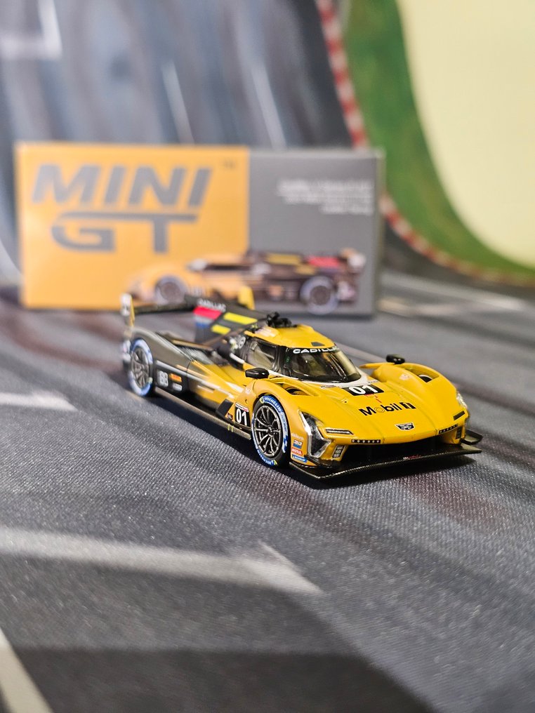 Mini GT, Hot Wheels, Maisto, Majorette, Matchbox 1:64 - Modell autó - Mini GT Cadillac - #01 V-Series.R LMDh 1:64 Gyűjtés #4.3