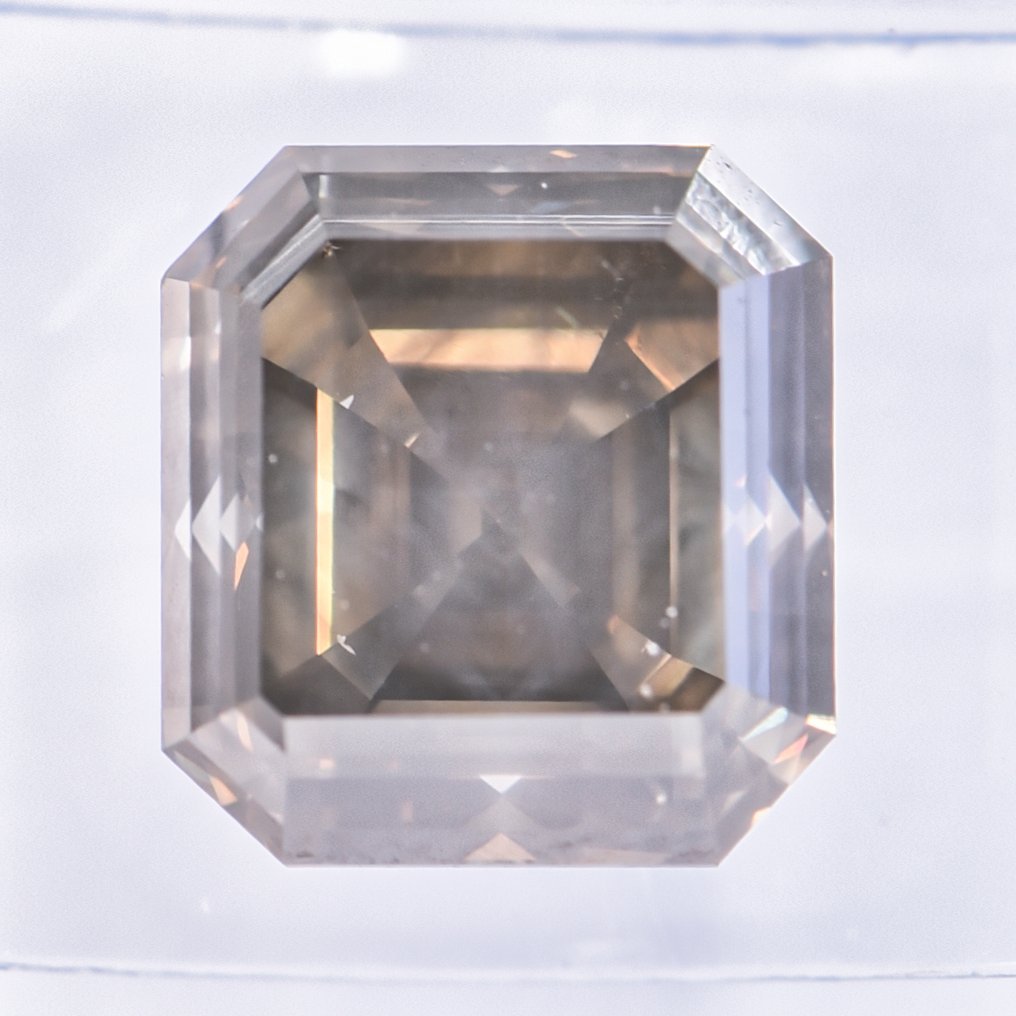 No reserve price - 1 pcs Diamond  (Natural coloured)  - 3.61 ct - Emerald - Fancy Greenish, Brownish Yellow - SI2 - International Gemological Institute (IGI) - VG VG #2.1