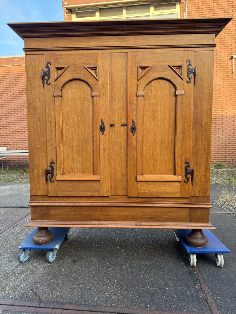 ambachtelijk gemaakt - J.H.B - Cupboard - Oak - Large cabinet #1.0