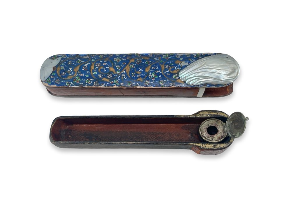 Qalamdan - Enamel (Minakari) Top on Papier Mache Body, Intact Inner Inkwell, Carved Nacre End Caps - Myöhäinen Qajar-kausi (1900-luku) #3.2