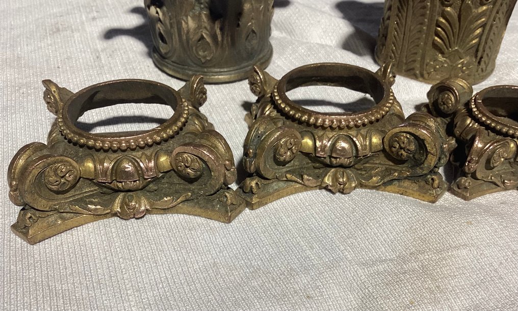 Dekorativt ornament (8) - Frankrig - Capitelli #1.0