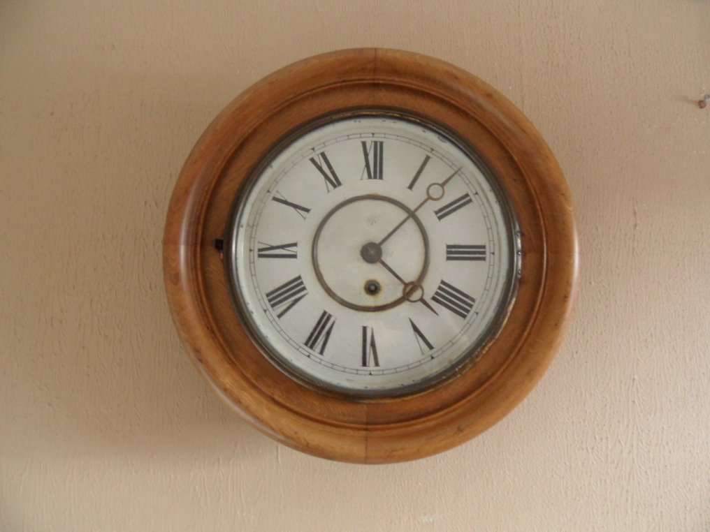 Koulun kello - - Pähkinä - 1930-1940 #1.0