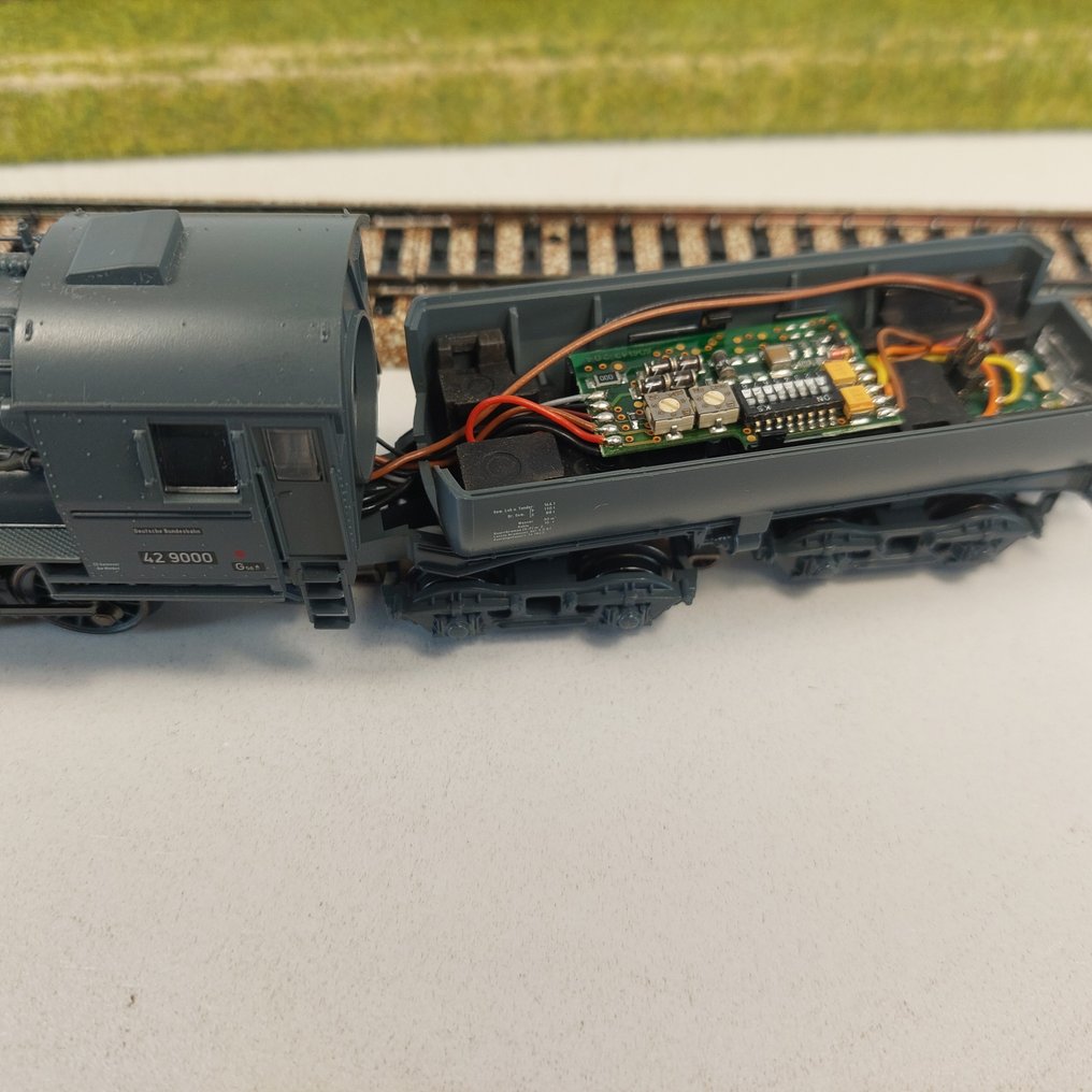 Märklin H0 - 39160 - Damplokomotiv med tender (1) - BR 42 9000 Franco Crosti - Digital - DB #1.0