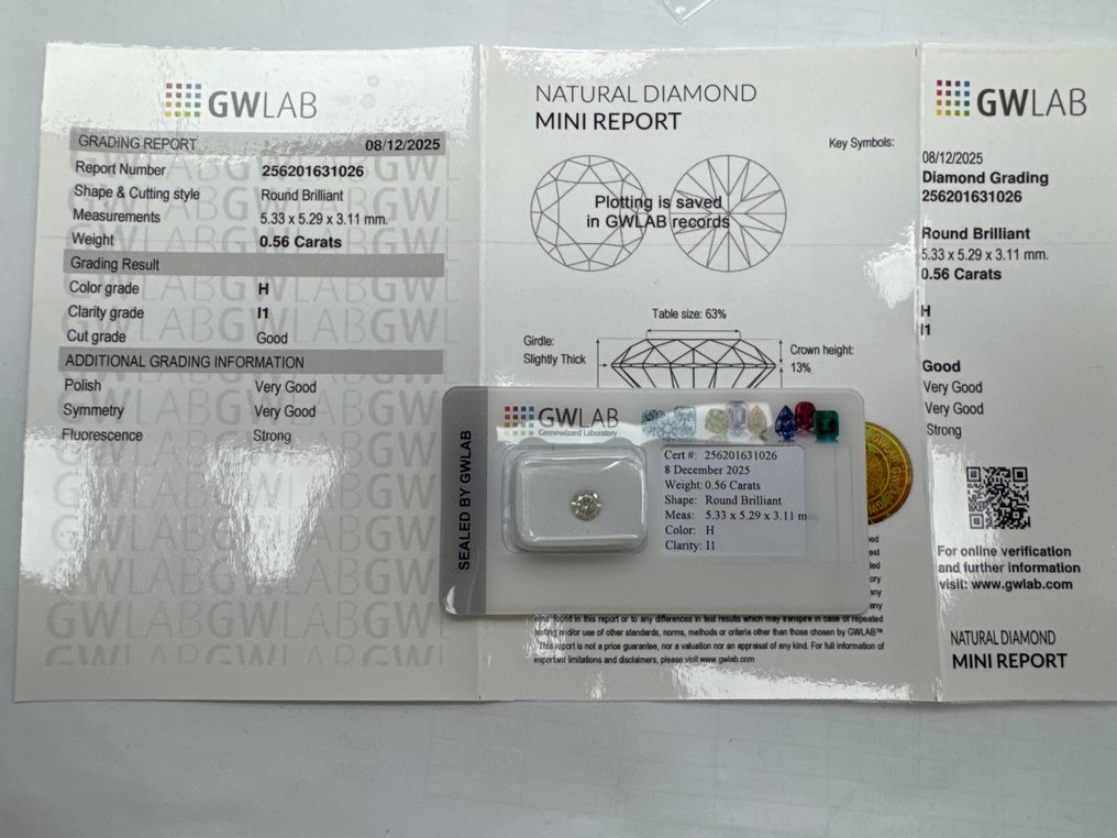 沒有保留價 - 1 pcs 鑽石  (天然)  - 0.56 ct - 圓形 - H(次於白色的有色鑽石) - I1 - Gemewizard Gemological Laboratory (GWLab) #1.0