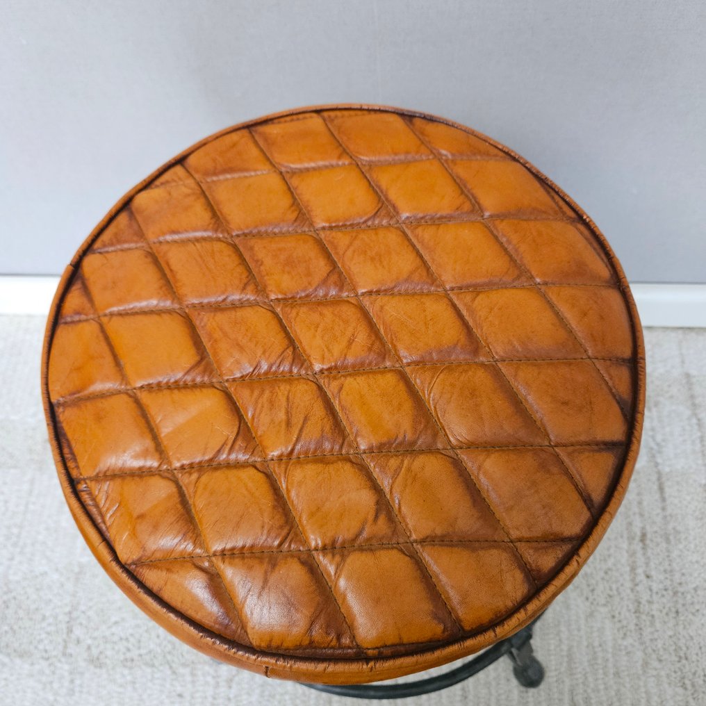 Stool - Leather, Iron #3.2